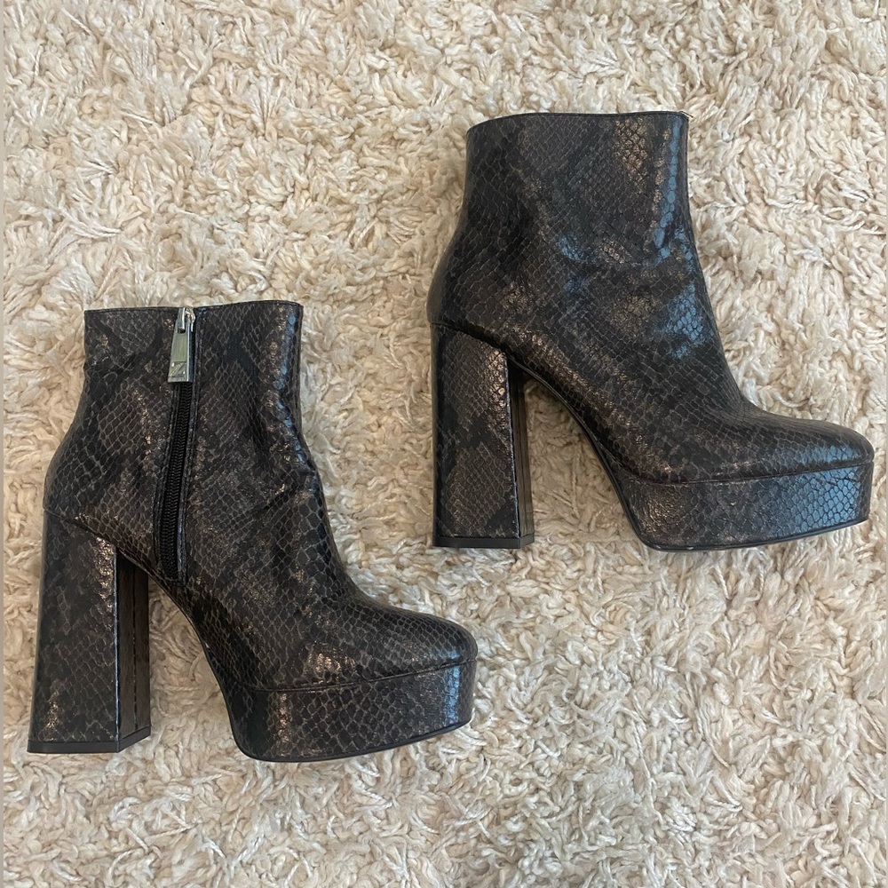 ZARA Snakeskin boots. Worn once. EU 36. US 6.